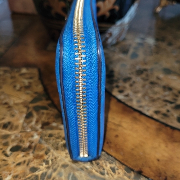 Tory Burch Blue Quilted Wallet - Picture 4 of 6